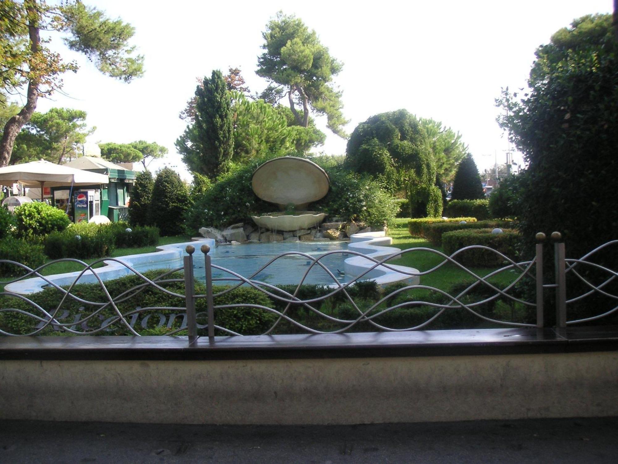 Hotel Canasta Riccione Kültér fotó