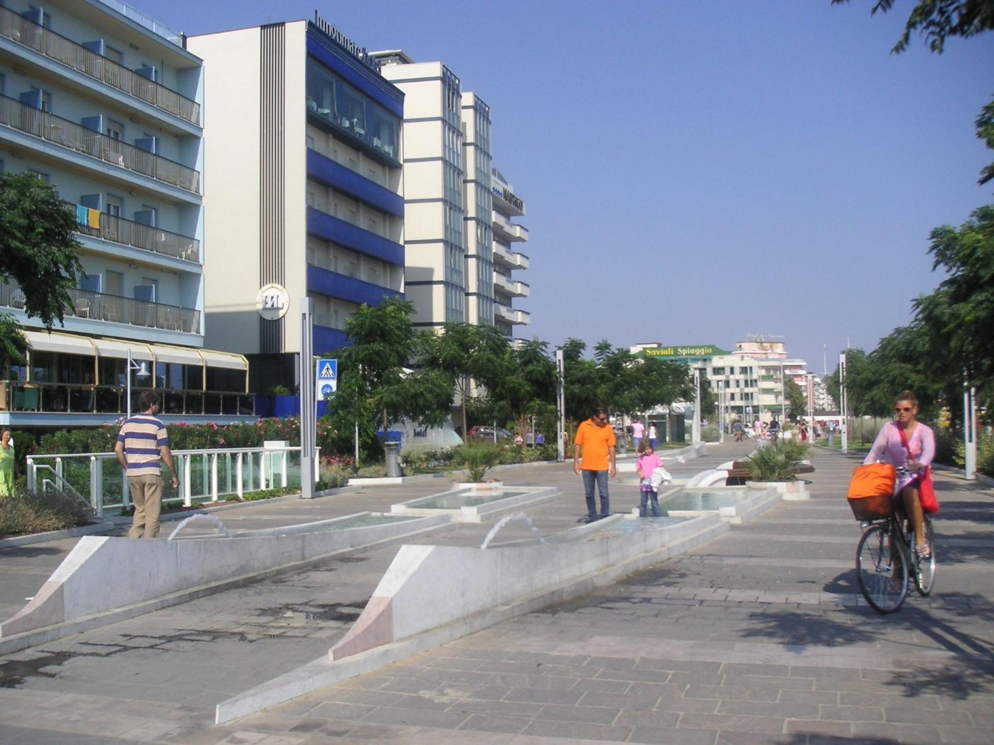 Hotel Canasta Riccione Kültér fotó