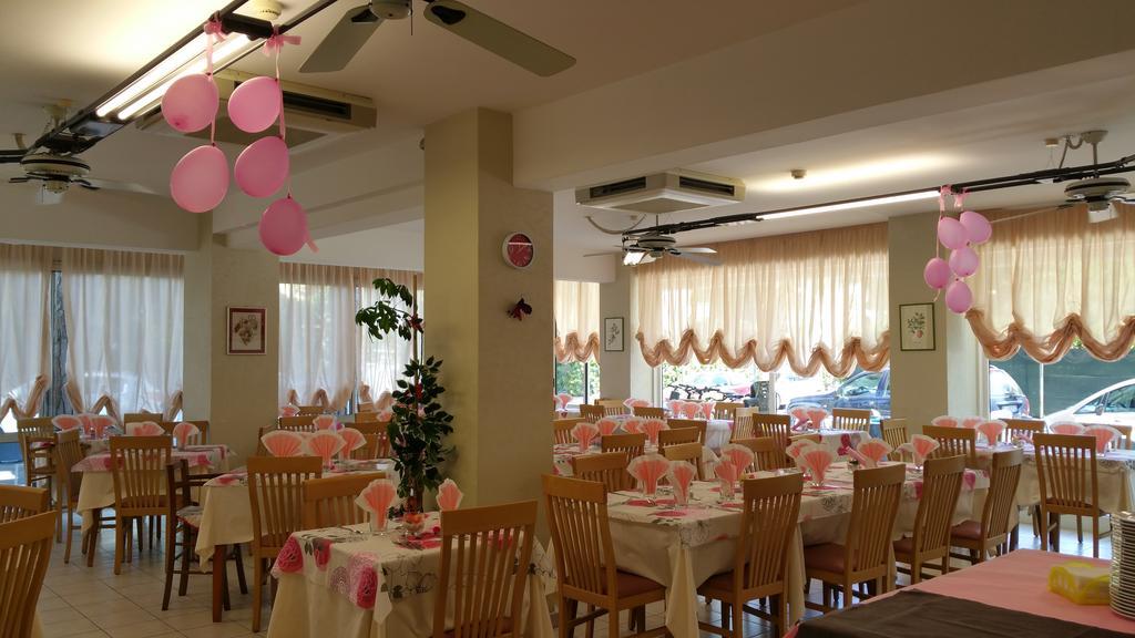 Hotel Canasta Riccione Kültér fotó